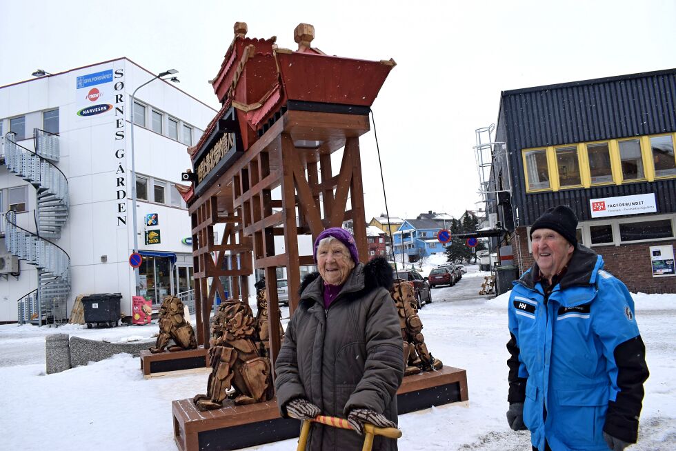 Søskenparet Eva Øien Guvåg og Trygg Øien syns den kinesiske portalen er et flott symbol på den nye forbindelsen mellom Kirkenes og Kina.

(Alle foto: Birgitte Wisur Olsen)