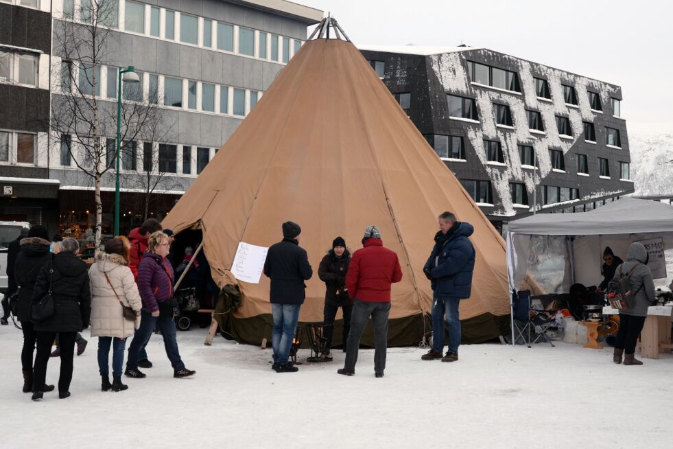Det samiske har mer og mer blitt en del av bybildet. Her er fra Stortorget i Tromsø, som har vippet Kautokeino av tronen.
 Foto: Steinar Solaas