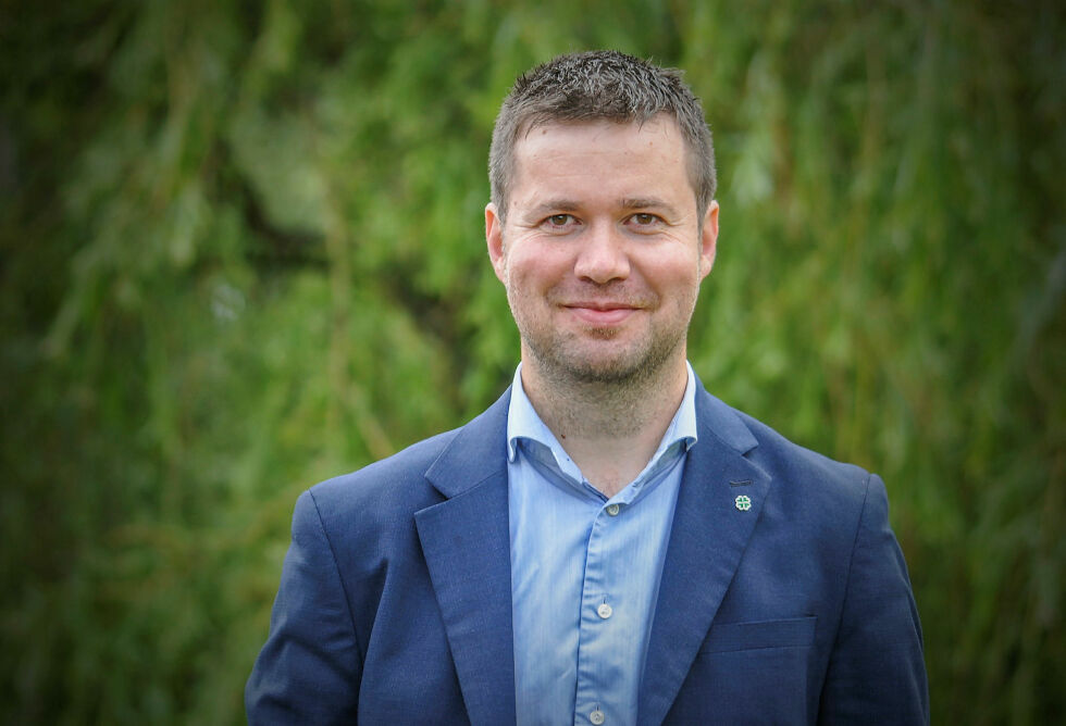 Landbruks- og matminister Geir Pollestad. Sammen med forgjenger Sandra Borch har han stått frem som kjøttelsker. Hvis det også gjelder reinkjøtt, så kan det her ligge en inngang til opplæringen om reindrift.
 Foto: Senterpartiet