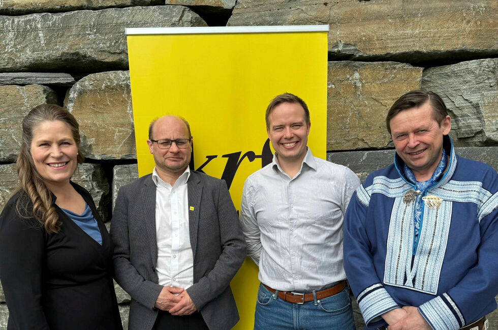 Ordfører og reineier Anders S. Buljo i Kautokeino (til høyre), sammen med KrF sine listetopper fra Nord-Norge, Linda Helen Haukland fra Nordland, Nils Einar Samuelsen fra Troms, og Finnmarks Erling-Christoffer Suhr. De ba KrF-landsmøtet stoppe elektrifiseringen av Melkøya, og ble bønnhørt.
 Foto: Øyvind Ganesh Eknes