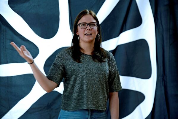 Ánná Káisá har skrevet årets beste masteroppgave med urfolkstema. – Banebrytende