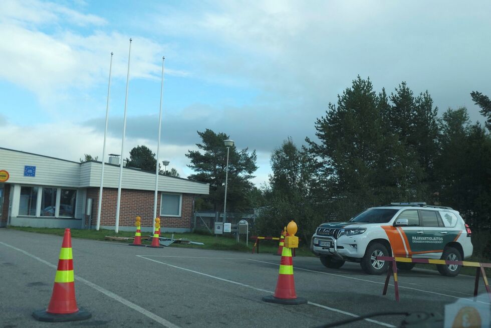 Her ser vi toll­sta­sjo­nen i Ka­ri­gas­nie­mi på finsk side av Sápmi ved gren­sa til Kar­as­jok. Ved gren­se­ov­er­gang­en ble en mann ny­lig sik­tet for å ha fyl­le­kjørt. Foto: Stein Tor­ger Svala