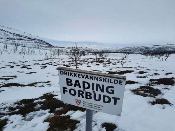 Samling og mating av rein på drikkevannskilde