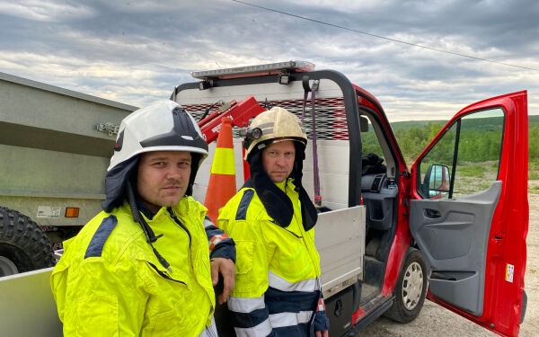 Venter på brannhelikopter