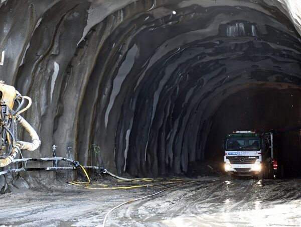 Dårlig fjell har forsinket sprengningen