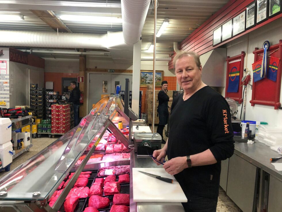 Kjøpmann Seppo Härkönen ser ikke svart på situasjonen selv om coronaviruset har redusert nordmenns kjøpekraft i EU veldig sterkt. For han holder EUs høyeste kroneverdi.