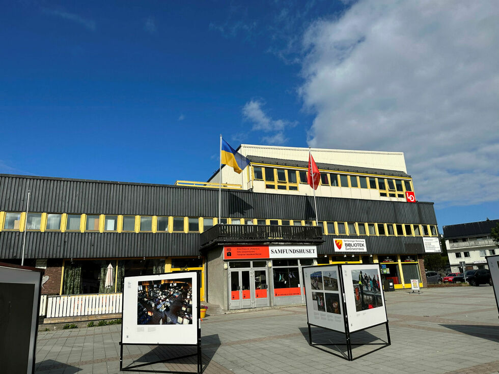 På Ukrainas nasjonaldag 24. august var vandreutstillinga med sterke bilder fra et krigsherja Ukraina på plass på John Savios plass.
 Foto: Hallgeir Henriksen
