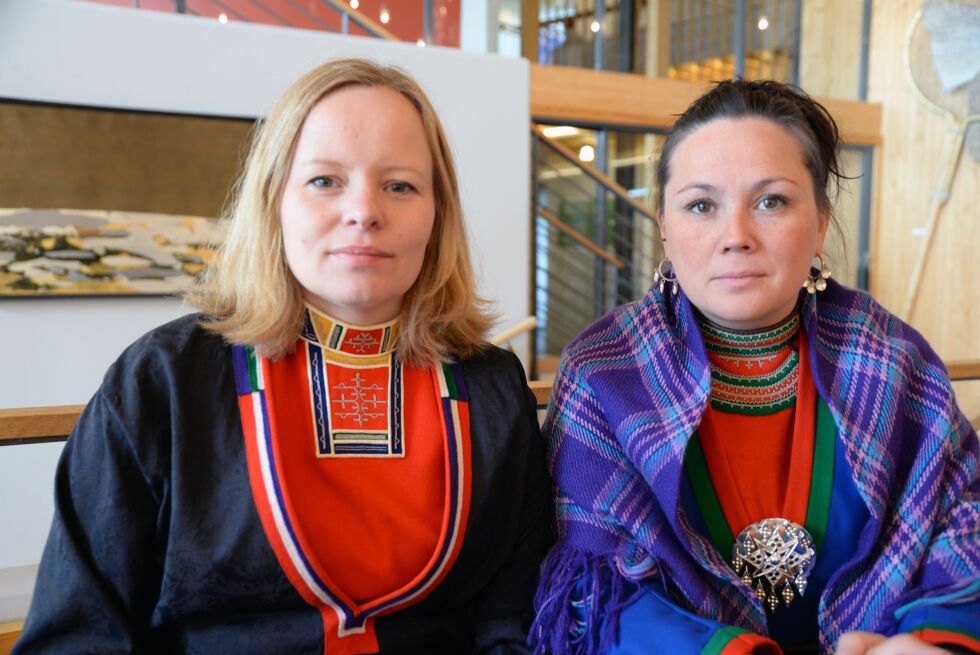 Kirsti Guvsám og Ellinor Marita Jåma er langt fra fornøyd med det sametingsrådet har gjort.
 Foto: Steinar Solaas