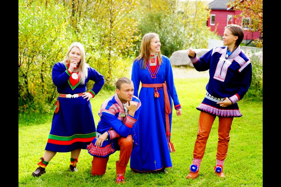 I dag startet Knut Mikkel Hætta, Oda Kjær Eriksen, Ole Niclas Mienna og Maja Fjellström på oppgaven som samiske veivisere i Oslo.
 Foto: Pressefoto