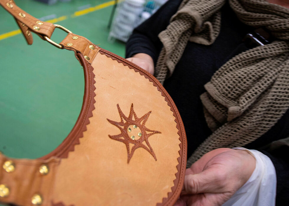 Denne veska symboliserer årstider, og tiden som går.
 Foto: Karolina Ulfig