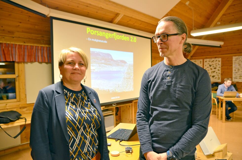 Aina Borch er glad for arbeidet Hans Kristian Strand har utført gjennom mulighetsstudien Porsangerfjorden 2.0.
 Foto: Roger Albrigtsen