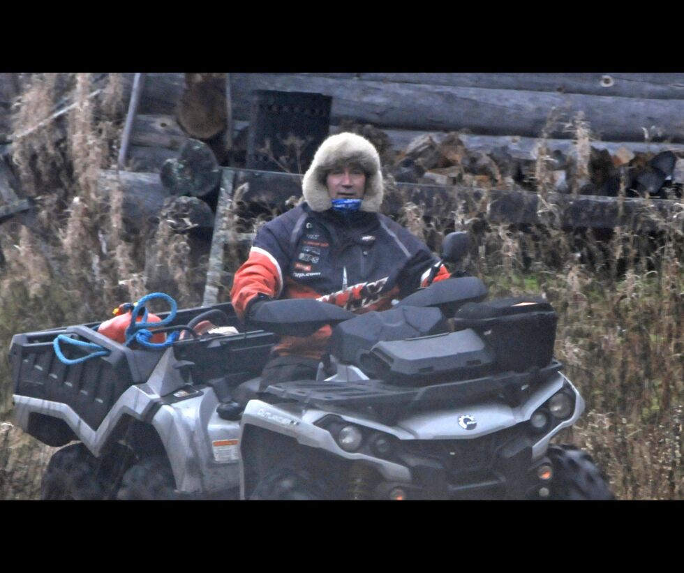 Leder for Skuohtanjárga siida, Mikkel Nils D. Sara, er glad ulvejakten er over, og freden igjen har senket seg over høstbeitelandet på Finnmarksvidda.
 Foto: Stein Torger Svala