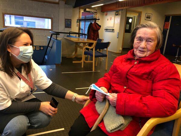 Anna Tobiassen (99) var blant de første som fikk vaksinen