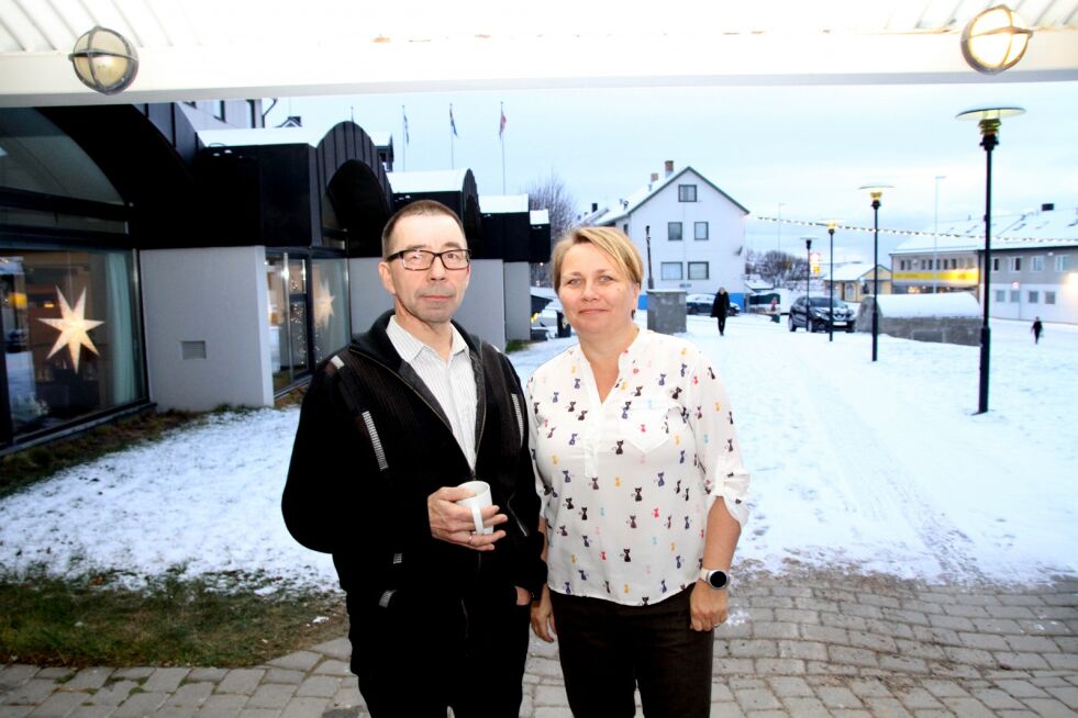 Leder i Porsanger Arbeiderparti, Kjetil Hanssen sammen med ordfører Aina Borch.
 Foto: Lars B Persen