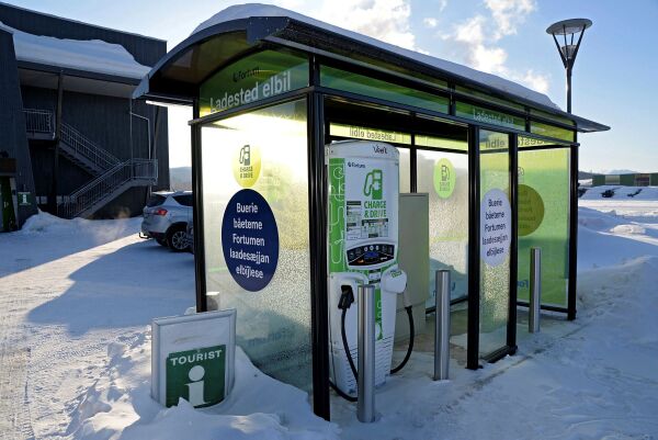 Tesla bygger fem nye ladestasjoner i Finnmark