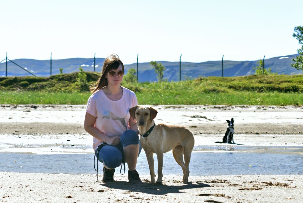 Porsanger Hundeklubb og Rikke Masternes ønsker seg et område de kan disponere fritt, til hund og hundeeiers beste.
 Foto: Henriette Lille