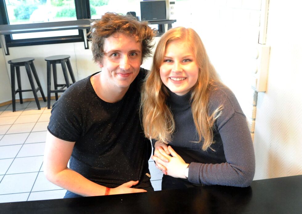 Tara og Jørn satt stemningen til Midnattsrocken.
 Foto: Hannah Persen