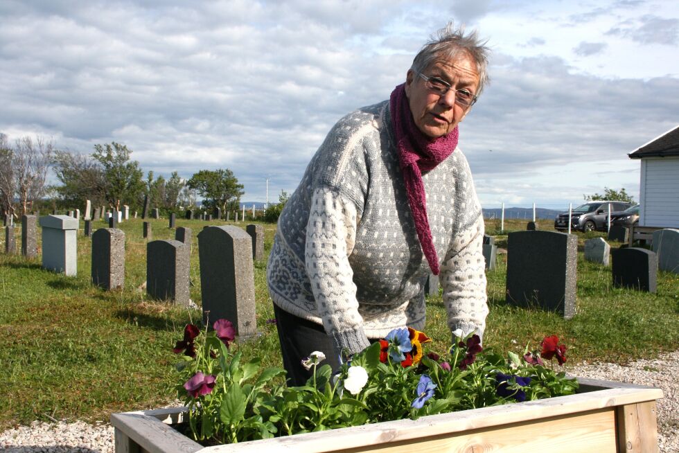 Trude Holm er en av primus motorene når det gjelder planting av blomster.
 Foto: Anthon Sivertsen