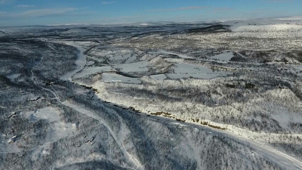 Vinterstid, der næringstilgangen er begrenset, byr på utfordringer for dyrene. Det oppfordres derfor til ekstra varsomhet når det gjelder bruk av droner. Bildet viser nedre delen av Jakobselvdalen.