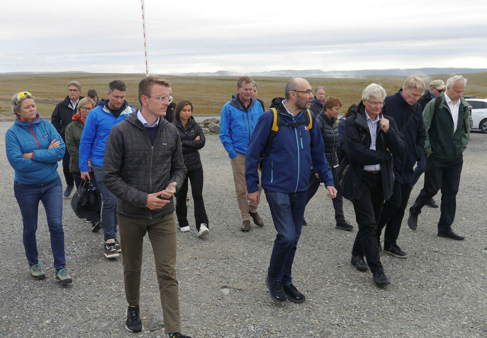 Her er medlemmer av Hålogaland lagmannsrett, forsvarere og andre på befaring på Nordkapp torsdag 25. august.
 Foto: Geir Johansen