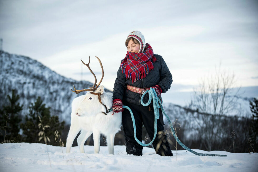 Máret Rávdná Buljo er bestandig på søk etter gamle oppskrifter. Hun er tidligere vinner av Ingrid Espelid Hovigs matkulturpris for sin formidling av samisk matkultur.
 Foto: Deadline