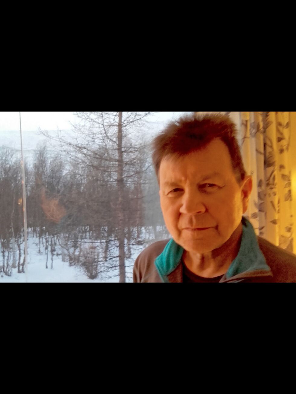 Magne Henning Persen i Lakselv er oppgitt over at et brev kan bruke så lang tid på å komme frem at forfallsdatoen har passert for lengst.
 Foto: Privat