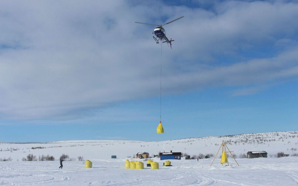 Beitekrise 2020, foring av rein ved bruk av helikopter.
 Foto: Elise Embla Scheele