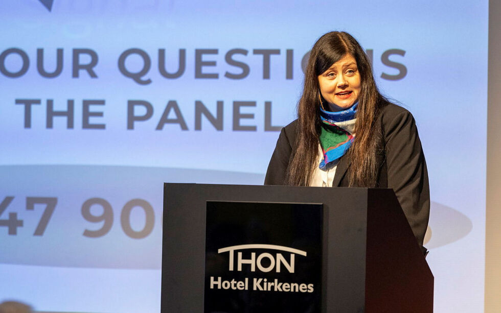 Christina Henriksen fra Samerådet sa forventningen er at men­ne­ske­rett­ig­het­er har en høy­ere ver­di enn at det of­res for å snu dalen­de opp­slut­ning rundt en­kel­te po­li­tis­ke par­ti­er.
 Foto: Aslak Ballari/Barentssekretari