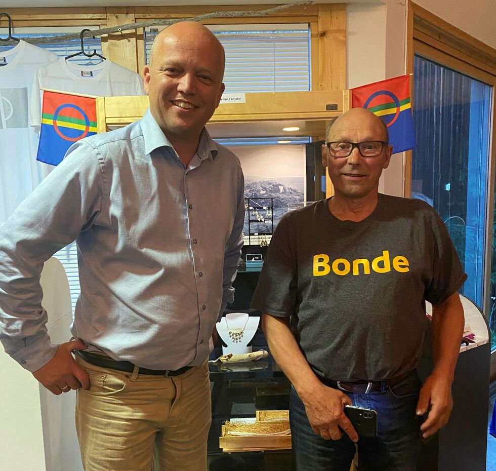 Trygve Slagsvold Vedum fortalte Øystein Nilsen om hva han visste om Nesseby.
 Foto: Thor W Thrane