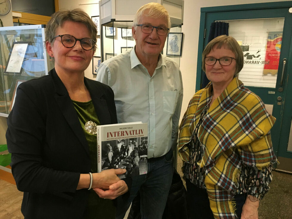 Fra venstre forfatter Ingjerd Tjelle, internatbarn Arne Wikan og tidligere internatlærer Tove-Lill Labahå Magga.
 Foto: Bente Stroemodden