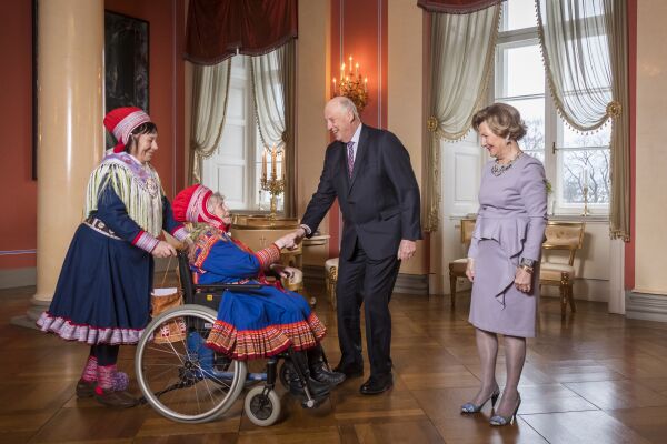 Inga takket kongen for hederen