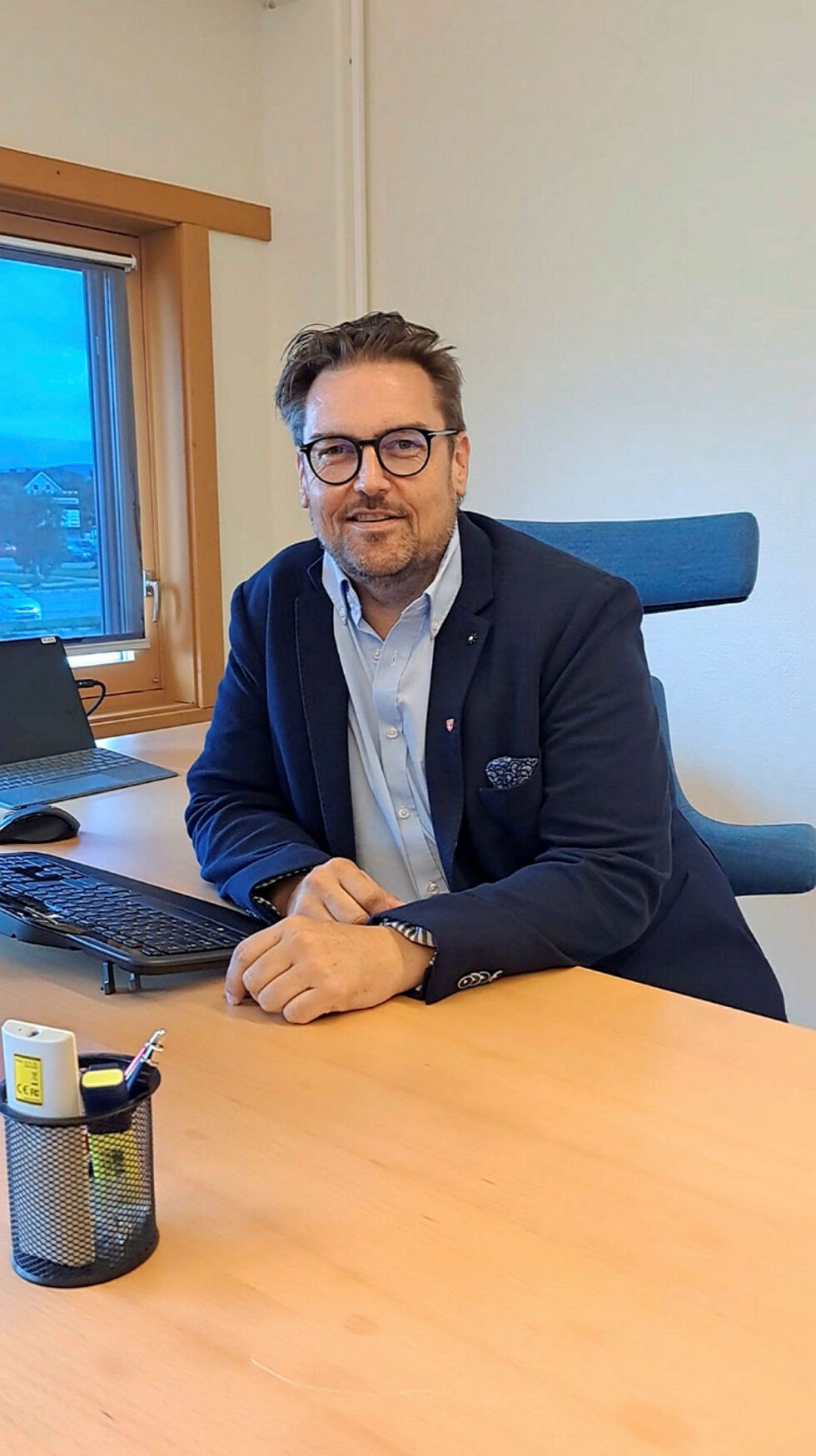 Roger Martinussen har funnet seg til rette på kontoret sitt og gleder seg til å bli kjent med Porsanger kommune som arbeidsplass.
 Foto: Liss Beth Gjertsen Nyby