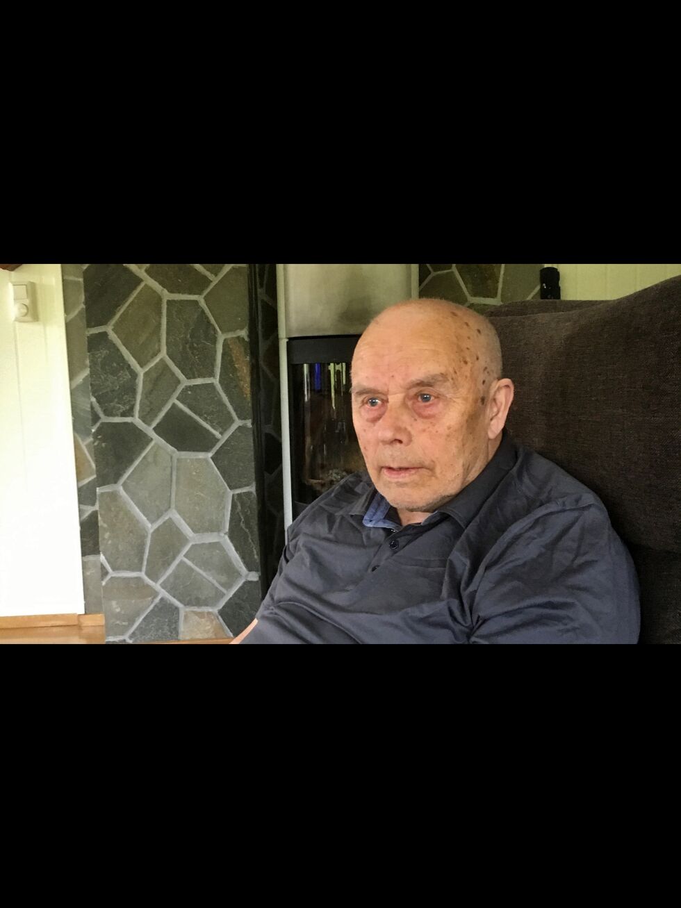 Agnar Johansen fra Lakselv oppfordrer alle til å bruke nærflyplassen, og ta med alle kostnadene dersom de velger å bruke andre flyplasser som har billigere billetter.
 Foto: Svein Sjøveian