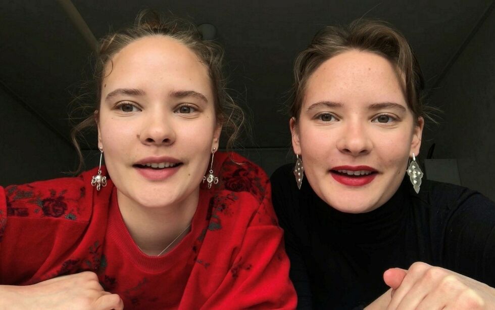 Søst­re­ne Bi­ret Haarla og Gáddjá Haarla er fra Dálvadas, finsk side i Tana­dal­en. Presse­foto