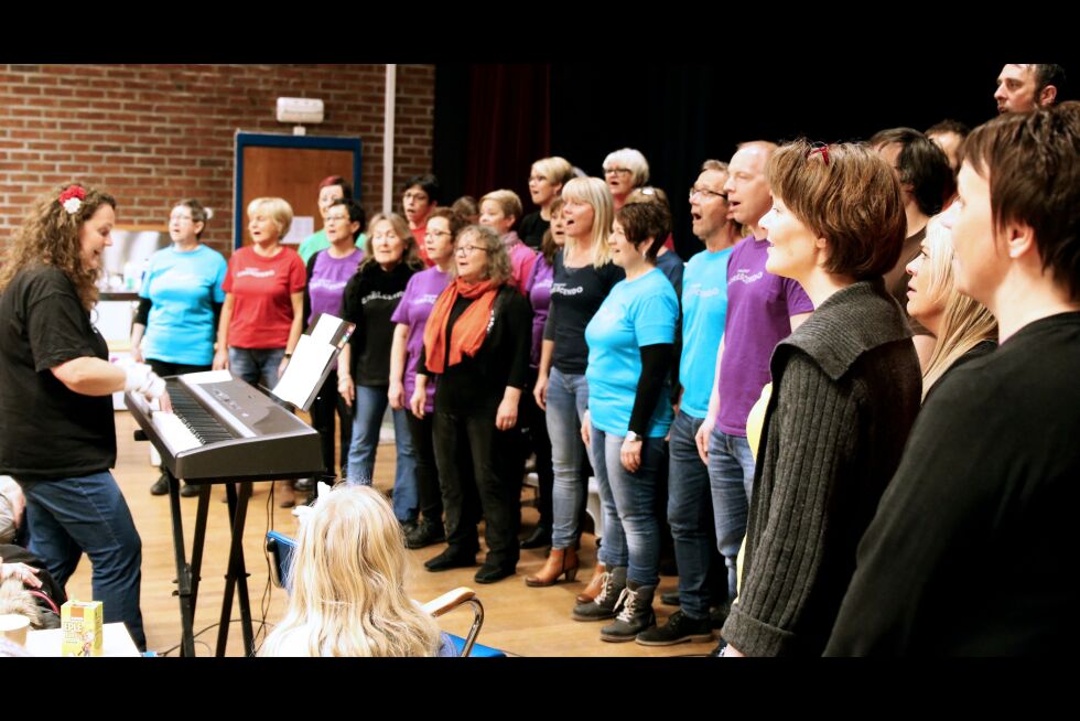 Crescendo stilte med to konserter under den årlige basaren, et fint alternativ til annen type «tradisjonelt» dugnadsarbeide. Repertoaret var variert og tilpasset publikummet.
 Foto: Sigrun Kaaby