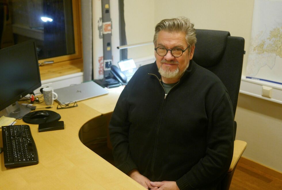 Etter nær to måneder som kommunedirektør i Nordkapp har Stig Kjærvik høstet positive erfaringer. – Jeg har blitt veldig godt mottatt, jeg liker folket her, og i naturen her har vi verdens beste kulisser. Jeg liker jakt og fiske, så jeg befinner meg nå på helt riktig sted. Det føltes faktisk som å komme hjem, sier han.
 Foto: Geir Johansen