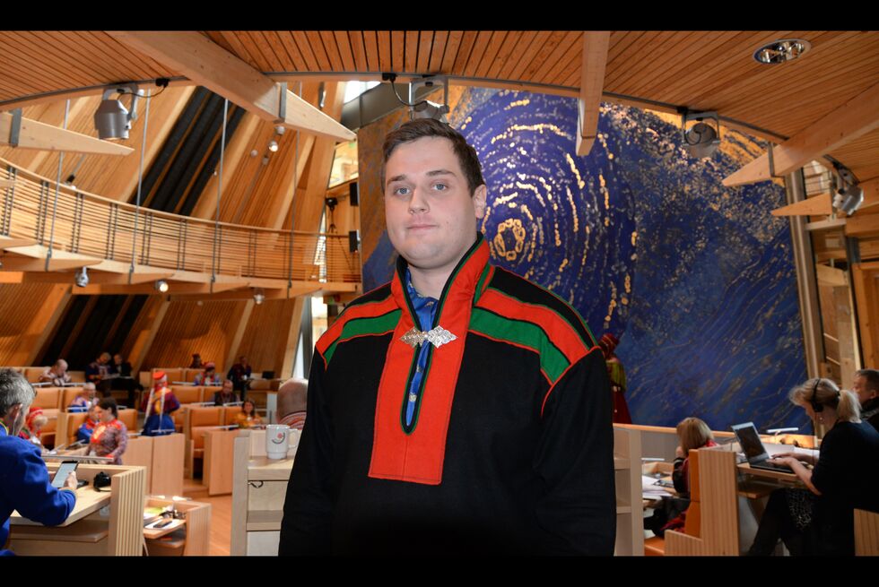 Ungdomssekretær og sametingskandidat for NSR, Piera Heaika Muotka, er ikke fornøyd med at videregående skoler dropper ut av sametingsskolevalget.
 Foto: Steinar Solaas