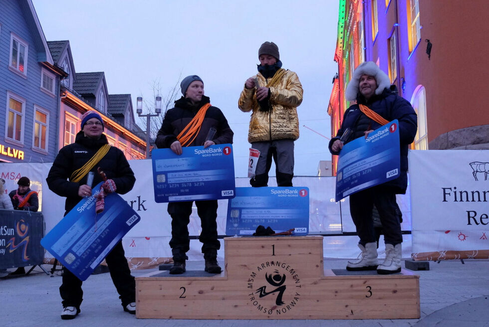 John Inge Eira har fått gulljakke, bobler og 50.000 kroner når dagen er over.
 Foto: Tuva Johansen