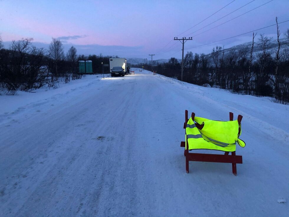 Det er bare her i Pol­mak folk nå kan kjøre inn til Øst-Finn­mark når gren­se­ov­er­gang­en i Nei­den sten­ges.
 Foto: Birgitte Wisur Olsen