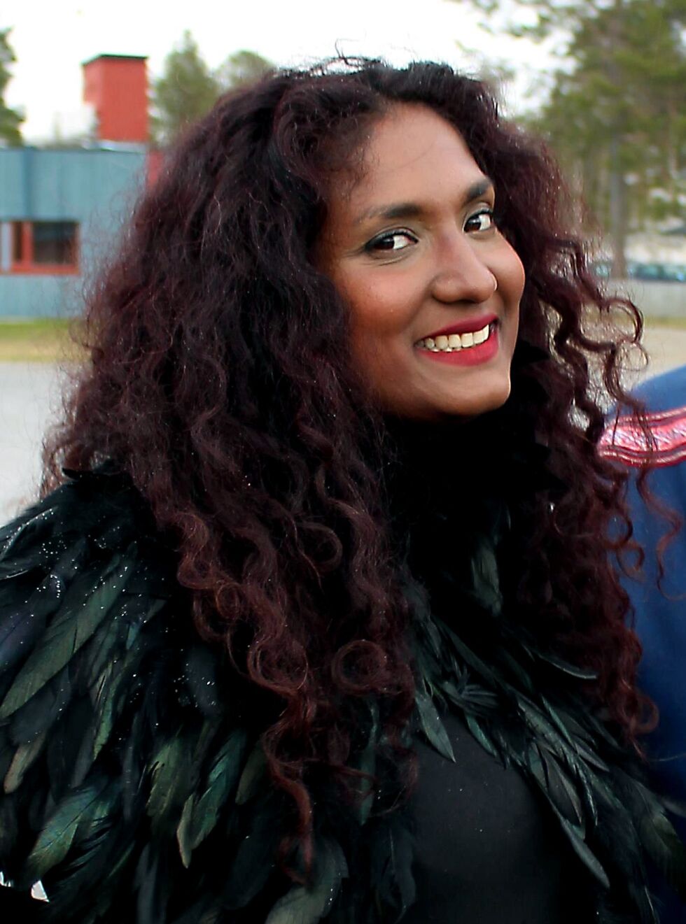 Tharaniga Rajah brakdebuterte i fjor med romanen «Det er lenge til skumring», hvor hun har tatt på seg det vågale oppdraget å skildre dannelsen av en samisk stat.
 Foto: Elise Embla Scheele