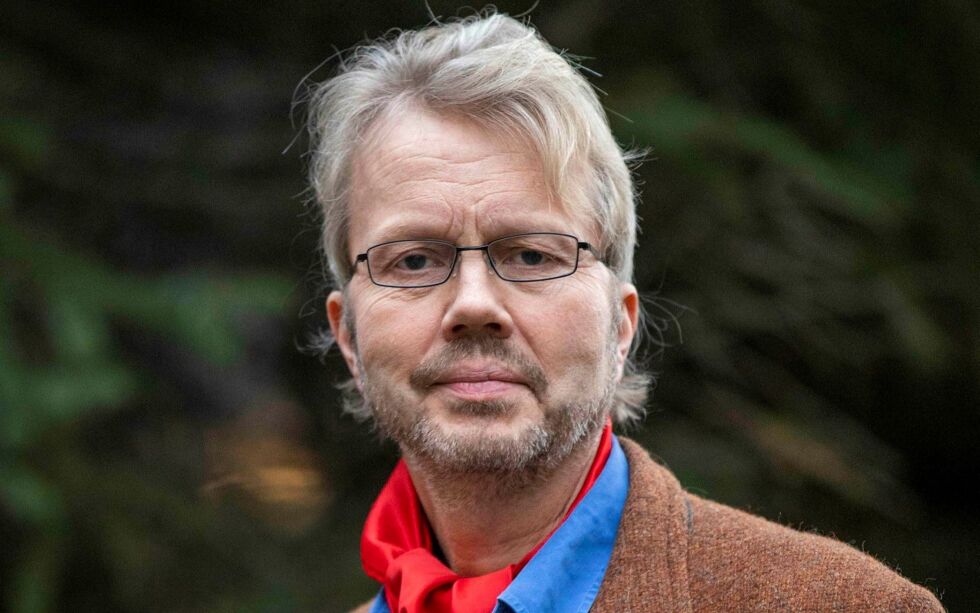 Øyvind Ravna er professor i rettsvitenskap ved Det juridiske fakultet ved Universitetet i Tromsø. Han har en rekke ankepunkter å komme med mot NRKs podkast-serie «Samenes historie». Nå innvender han at historiefremstillingen som fremgår av episode fem, «Kulturmøter og kolonisering», også er beviselig feil. Det kan i neste omgang få betydning for rettsprosesser som pågår i dag.
Foto: UiT