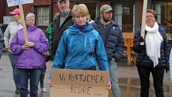 Veiaksjonister sperret fylkesvei