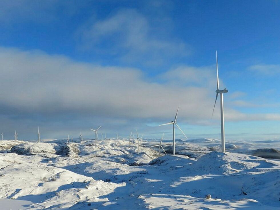 Stor­heia vind­park i Åfjord kom­mu­ne på Fo­sen er med sine 80 tur­bi­ner Nor­ges stør­ste. Fo­sen Vind opp­ly­ser på sine nett­si­der at siste tur­bin ble mon­tert au­gust 2019, mens vind­par­ken kom i drift feb­ruar 2020.
 Foto: Fosen vind