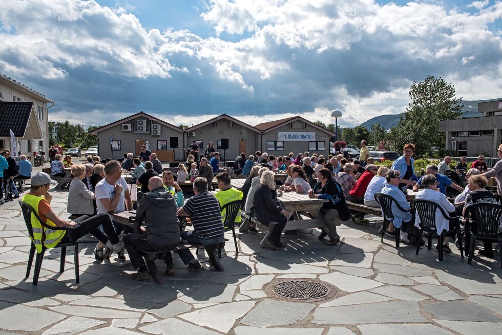 Porsangværingene får ros for torgaktiviteten i Lakselv. – Dere er utrolig flinke til å gjøre det koselig når noe skjer på torget, fastslår Even Lund fra Hammerfest.
 Foto: Arkiv