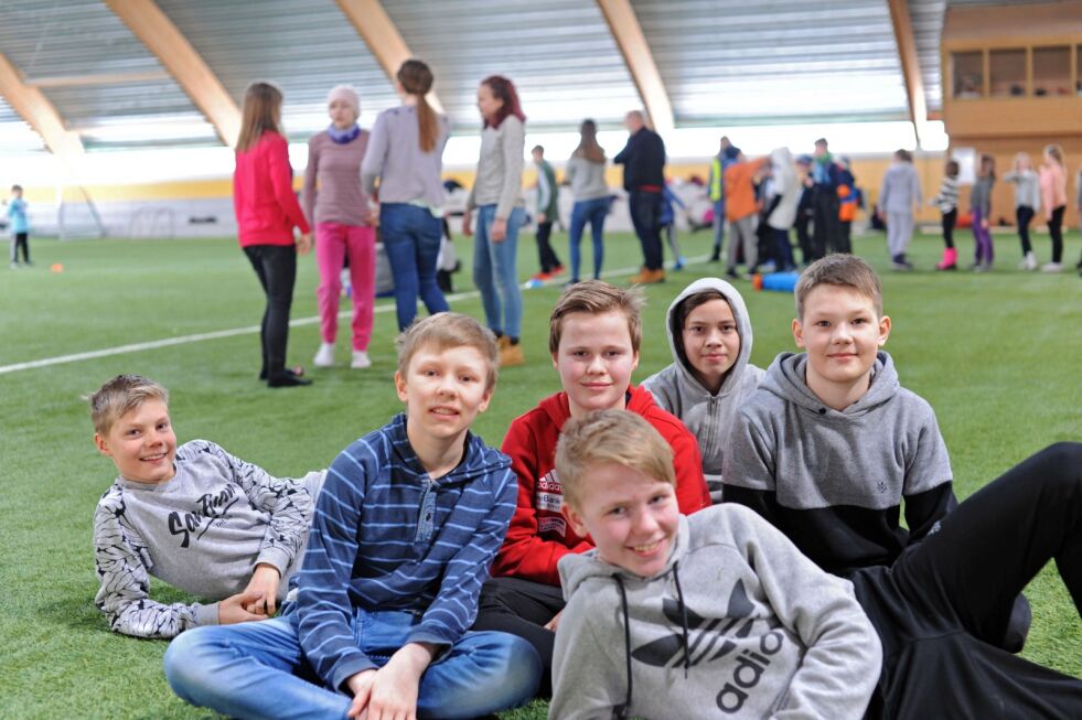 Lukas Hansen, Kenneth Josefsen, Odin Skanke, Benjamin Jolma, David Høybakken og Birk Hansen mener denne dagen er viktig og veldig gøy.
 Foto: Frida Persen