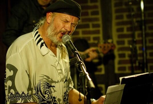 Mr. Blues jammer i Olderfjord