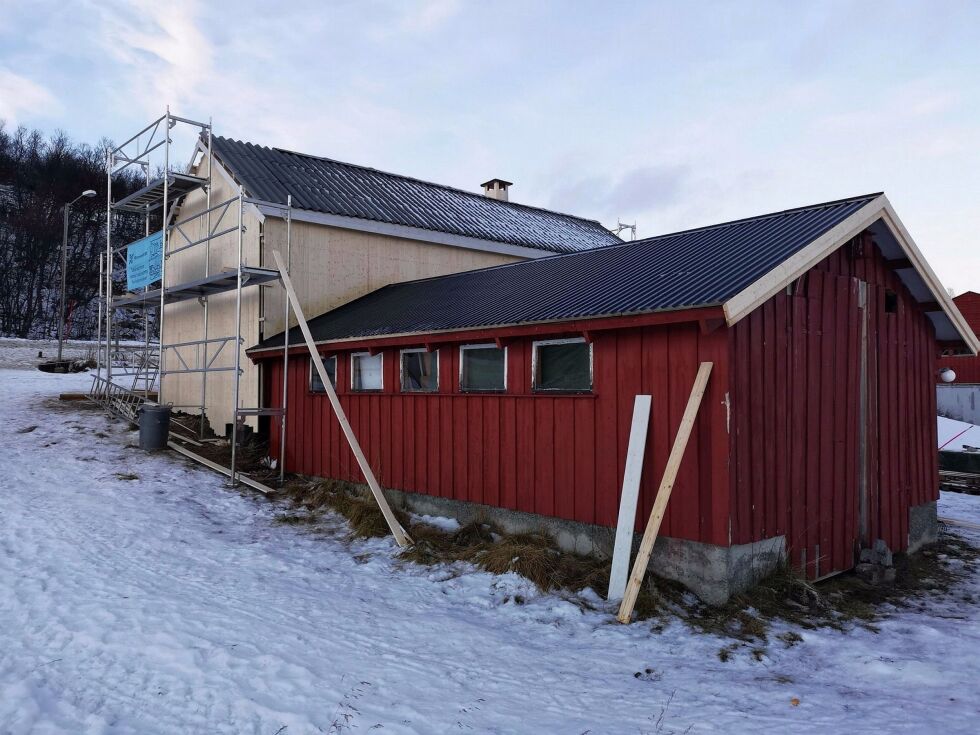 I Porsanger i 2020 har Ida Johansen Saijets fått tilsagn om støtte til sitt prosjekt «Bakken – fjøs». Tilskuddet har blitt gitt til å blant annet legge nytt undertak, rehabilitere grunnmur, legge ny utvendig kledning og nytt ståltak.
 Foto: Privat