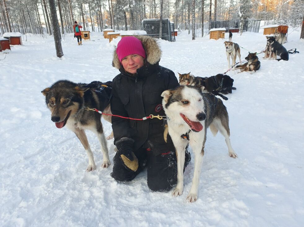 Driver av Frozen Lake Husky i Ivalo Erika Zopf frykter konsekvensene for reiselivet dersom coronavirus-smitten øker i omfang.
 Foto: Tom Hardy