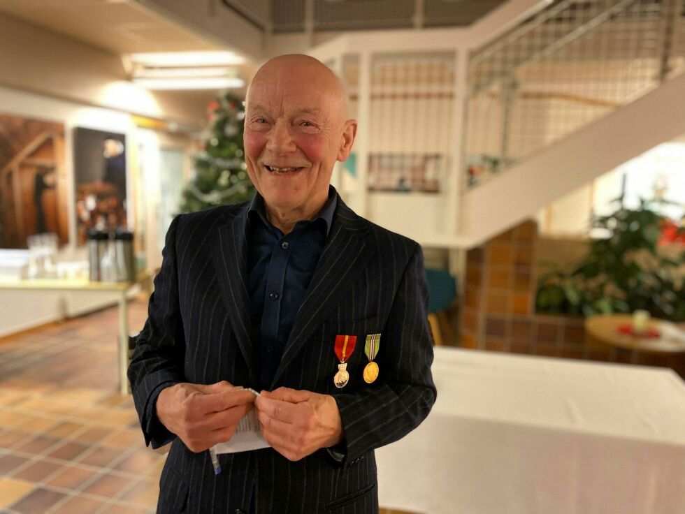 Historiker Arvid Petterson mottok kongens fortjenstmedalje.
 Foto: Roger Albrigtsen