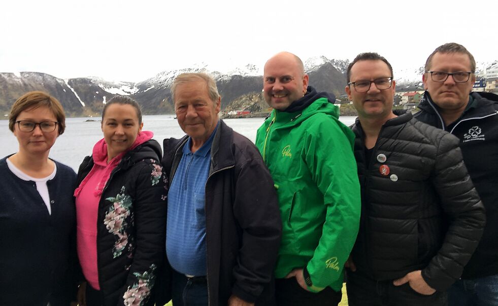 Nordkapp SV og Nordkapp Sp går sammen for å sikre kommunal kontroll og offentlig regulering på Nordkapp-platået. Fra venstre på bildet Heidi Holmgren ((Sp), Rakel Hagen Olsen (SV), Torger Samuelsen (SV), Hugo Salamonsen (Sp), Jan Olsen (SV) og Tor Mikkola (Sp).
 Foto: Nordkapp Sp/Nordkapp SV